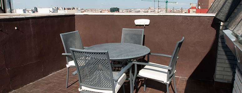 Superior apartament terrace with the Madrid skyline