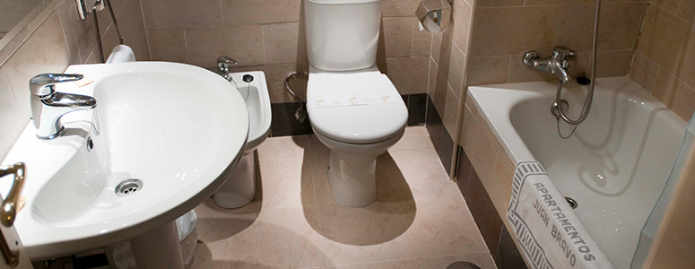 Standard single bathroom